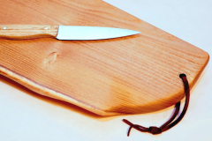 Vesper-Robinie mit Messer