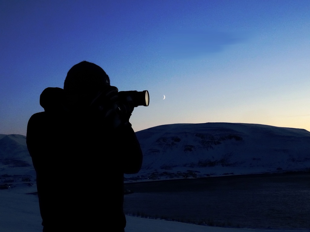 Silhouette und Mond